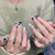 Kunstnagelset mit glamourösem Sternen-Design und funkelnden Akzenten Brehn