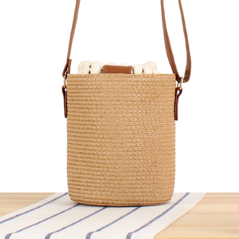 Handtasche Aus Hochwertigem Geflochtenem Naturmaterial mit Innovativem Verschluss Brehn