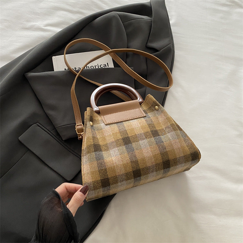 Karo Strukturierte Mini-Handtasche Brehn