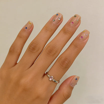 Dekorative Strass Press-On Nagelkunst