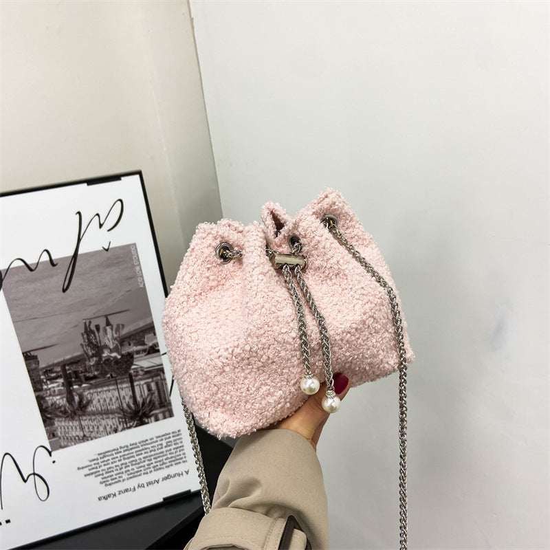 Texturierte Kordelzug-Handtasche
