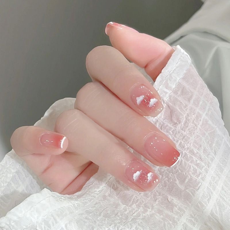 Kunstvolle Nagelkunst mit 3D-Applikationen Brehn