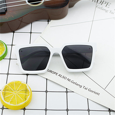Damen Oversized-Sonnenbrille im modischen Eckdesign Brehn