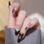 Kunstnagelset mit glamourösen 3D-Verzierungen und edlen Akzenten Brehn