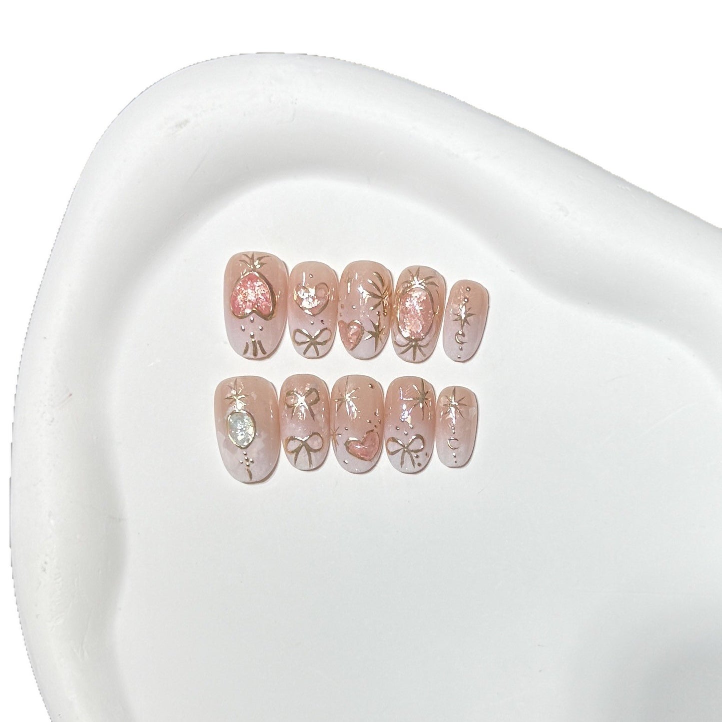 Dekorativer Press-On Nail Art Set mit Herz- und Glitzerakzenten Brehn