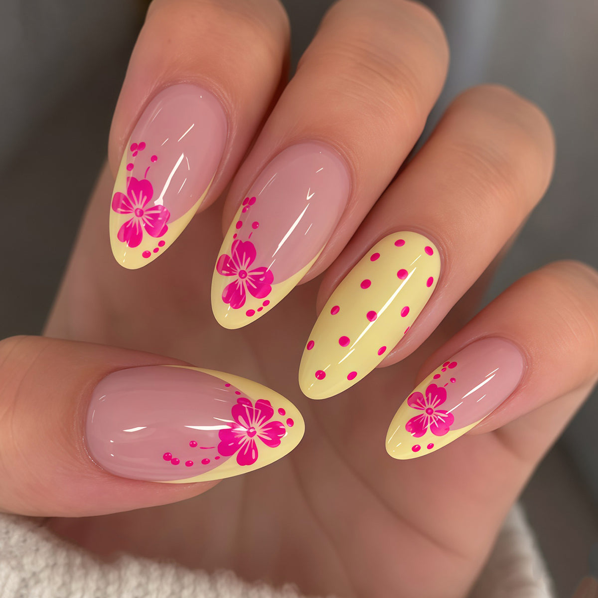 Elegante florale Stiletto-Nagelkunst-Tipps Brehn