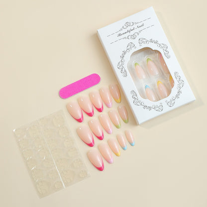Kunstnagelset mit stilvollen Farbverlauf und eleganten Spitzen Brehn