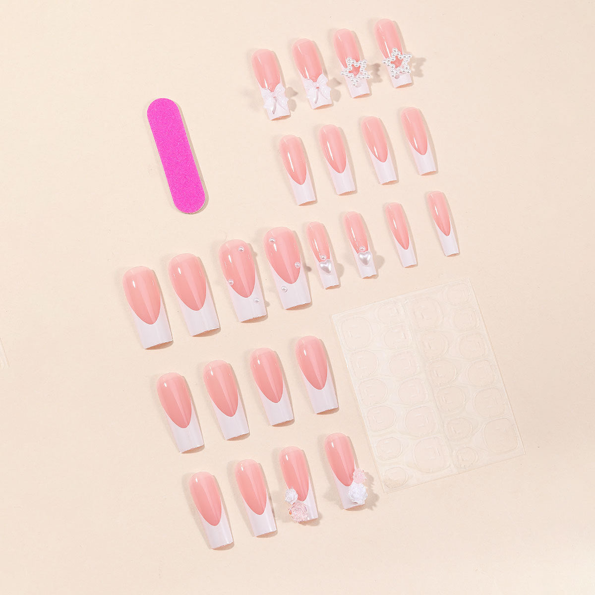 Kunstnagelset mit floralen 3D-Verzierungen und eleganten Details Brehn