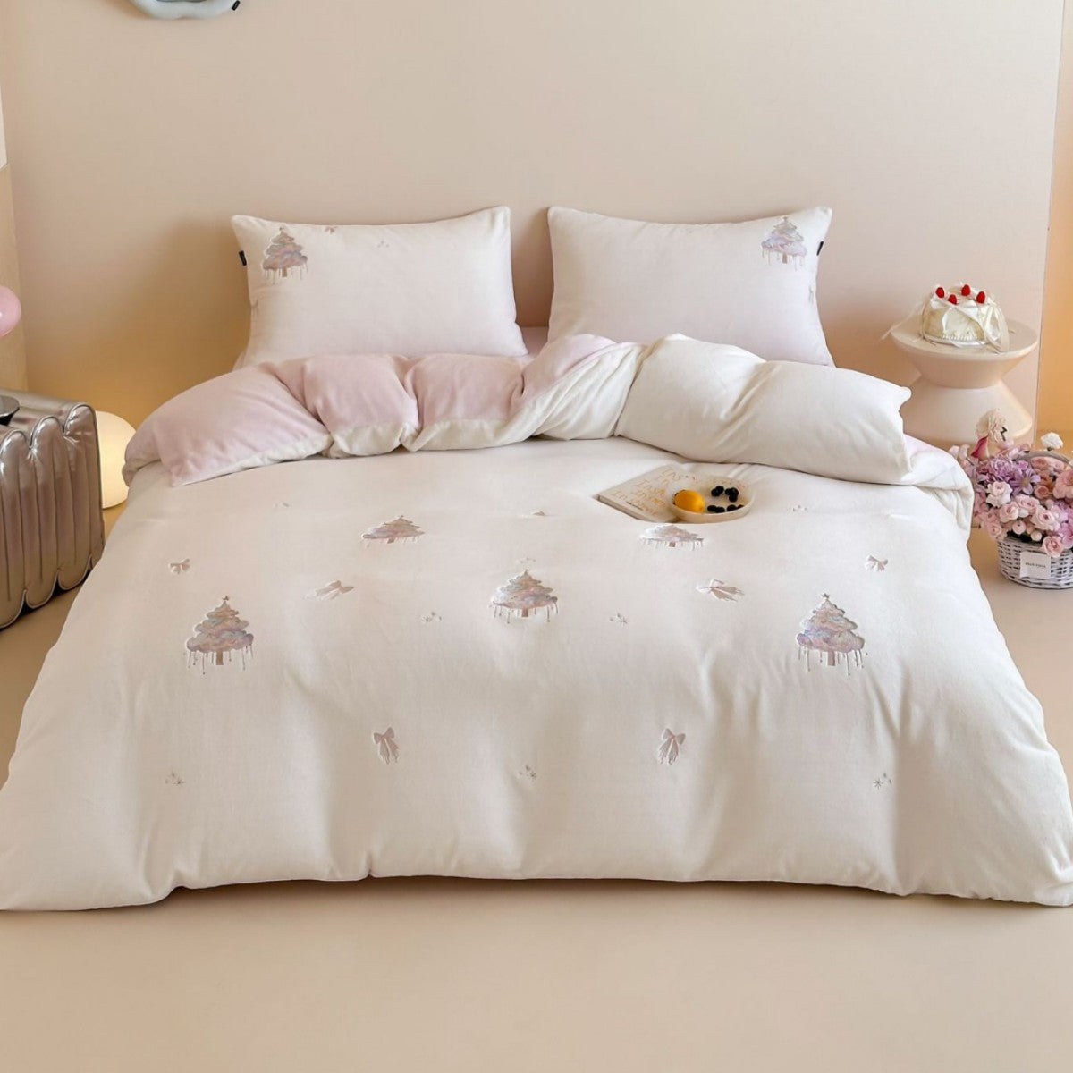 Besticktes Bunny Baumwoll-Bettbezug-Set mit floralem Wellenkissenbezug