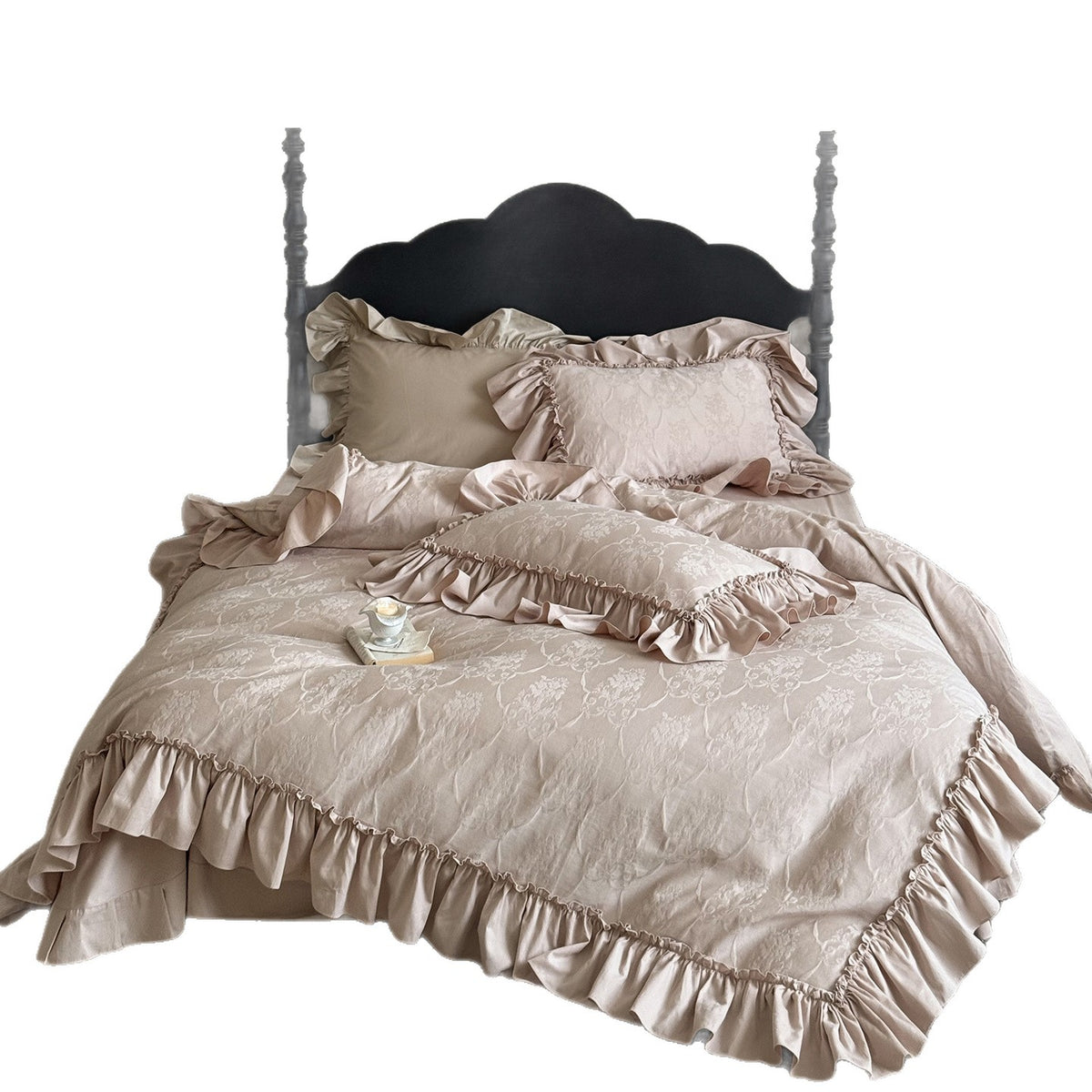 Jacquard-Bettwäschegarnitur mit voluminöser Volant-Rüsche und floraler Ton-in-Ton-Struktur Brehn
