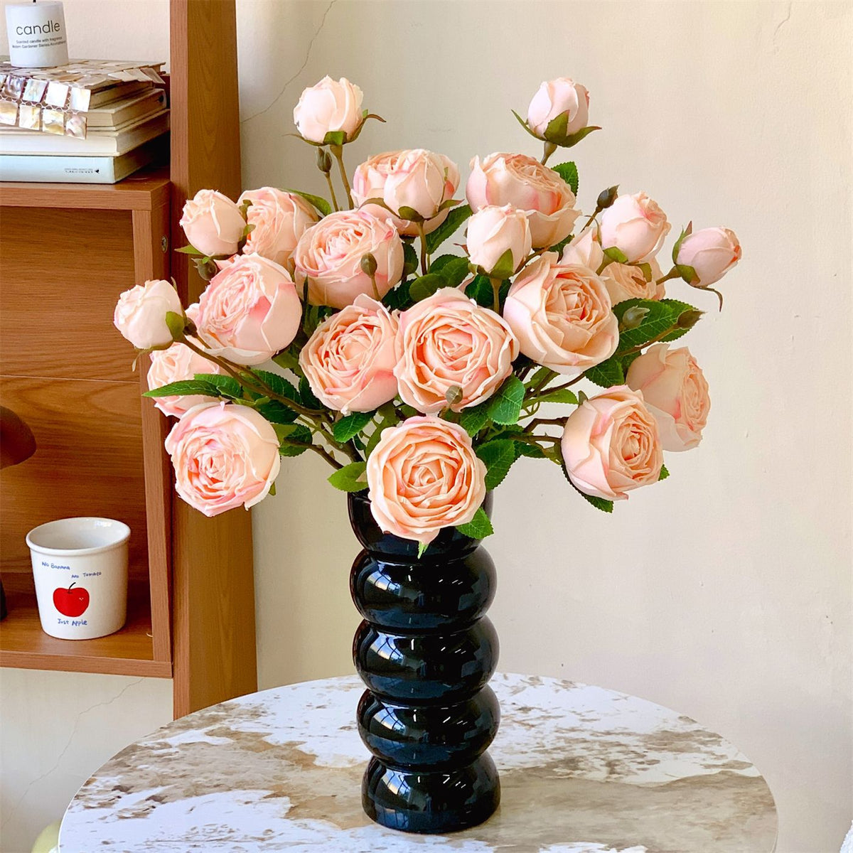 Eleganter künstlicher Rosenstrauß