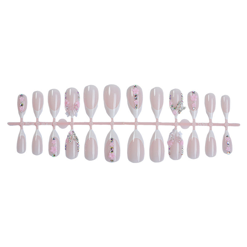 Kreatives Kunstnagelset mit verspielten Blüten- und Glitzerakzenten Brehn