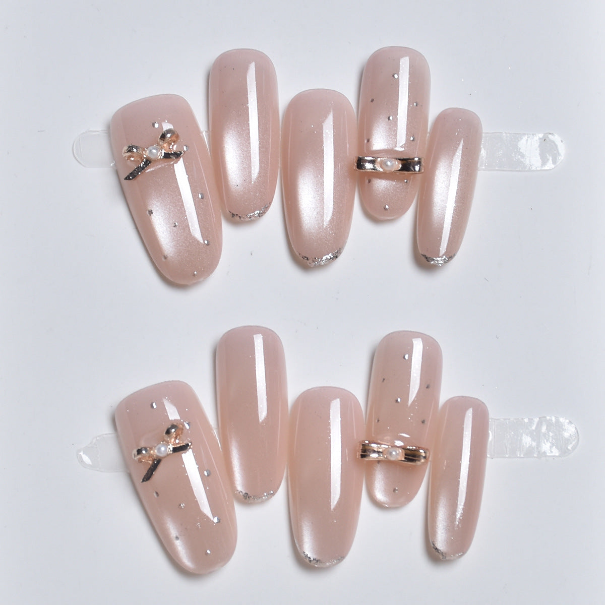 Elegantes Press-On Nagelkunst-Set mit dekorativen Akzenten Brehn