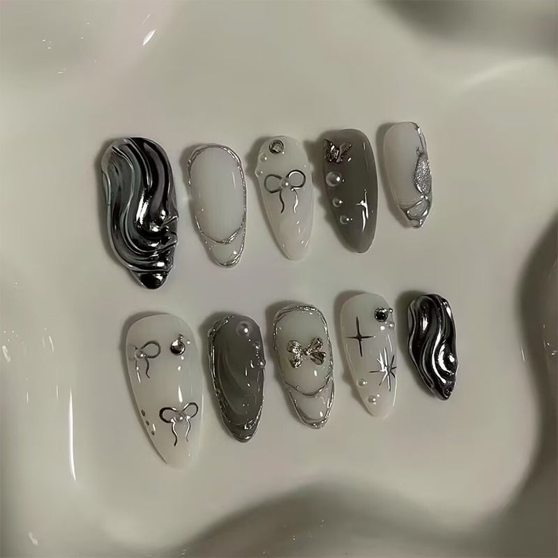 Kunstnagelset mit luxuriösen 3D-Verzierungen und eleganten Stein-Akzenten Brehn