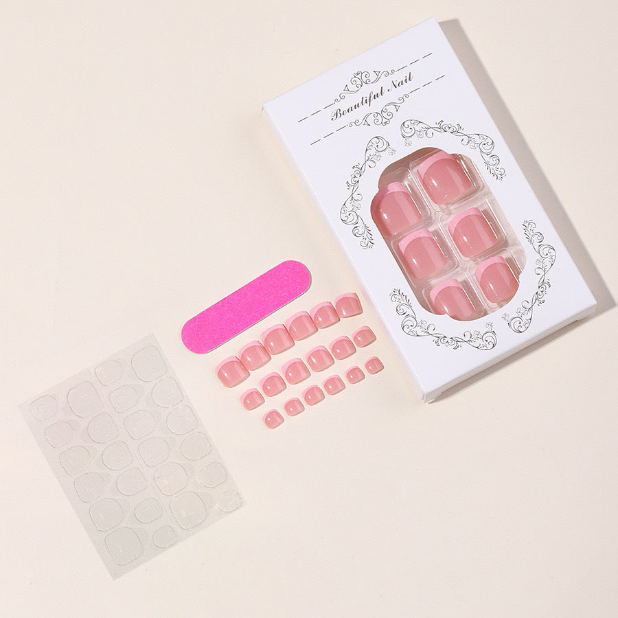 Fußnagelkunstset mit elegantem French-Design und Glitzerakzenten Brehn