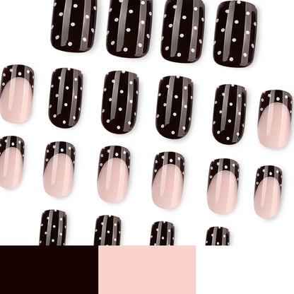 Kunstvolle Nagelkunst mit trendigem Punktedesign Brehn