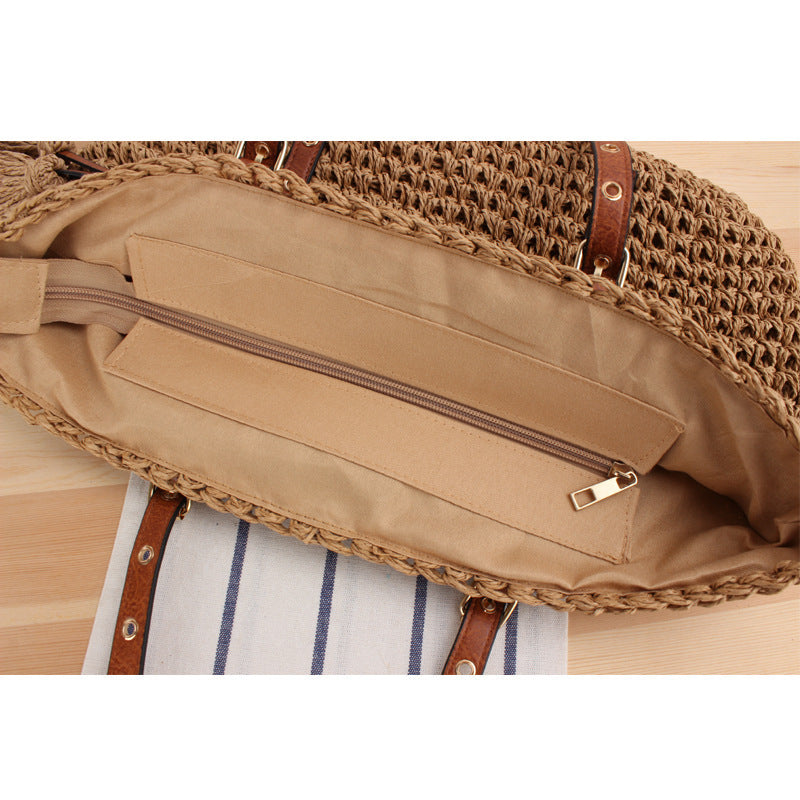 Elegante Strandtasche Aus Handgefertigtem Naturmaterial mit Lederakzenten Brehn