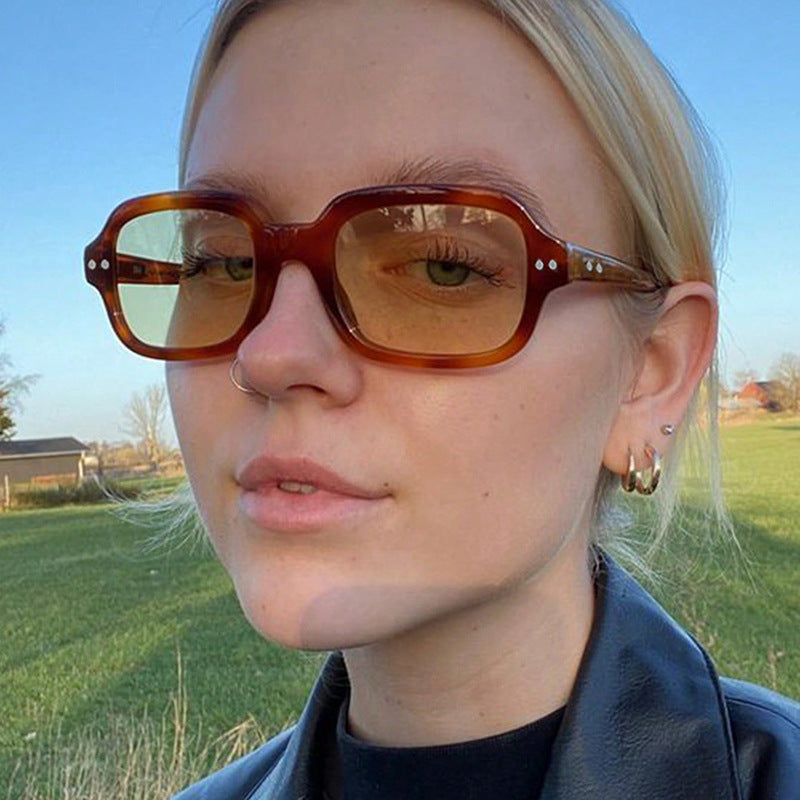 Damen moderne quadratische Sonnenbrille mit breitem Rahmen und elegantem Design Brehn
