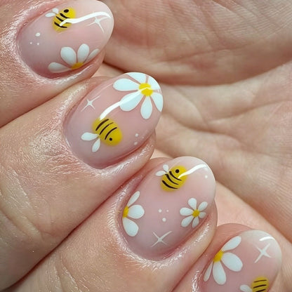 Kunstnagelset mit verspieltem Bienen- und Blumenmotiv Brehn