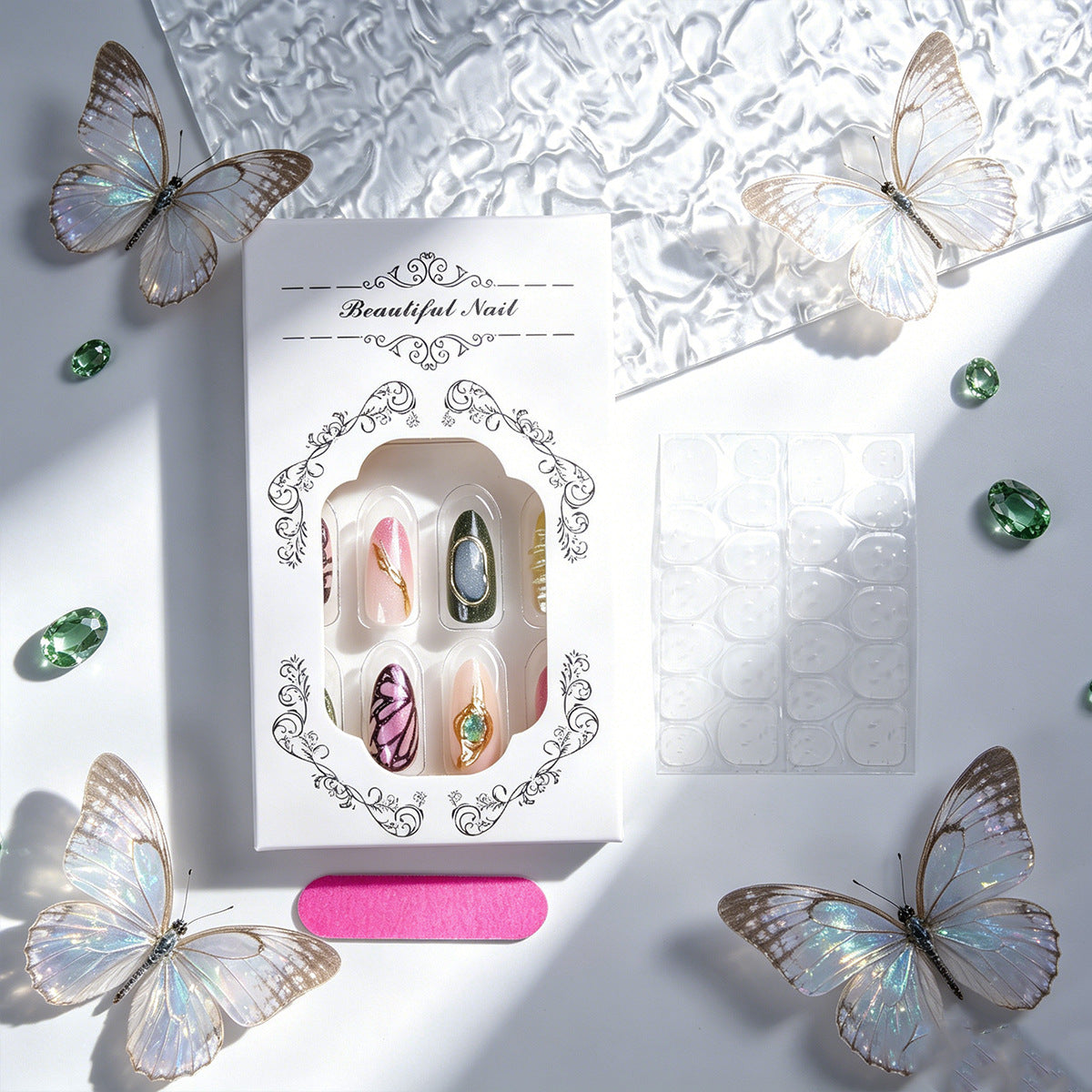 Glamouröse Kunstnägel-Set mit filigranen Designs Brehn