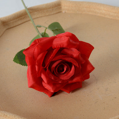 Elegantes Seidentuch Rosenhaaraccessoire