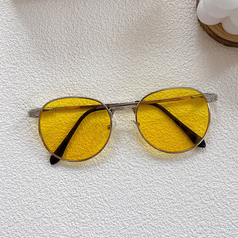 Modische Sonnenbrille mit Rundem Rahmen und Filigranem Design Brehn
