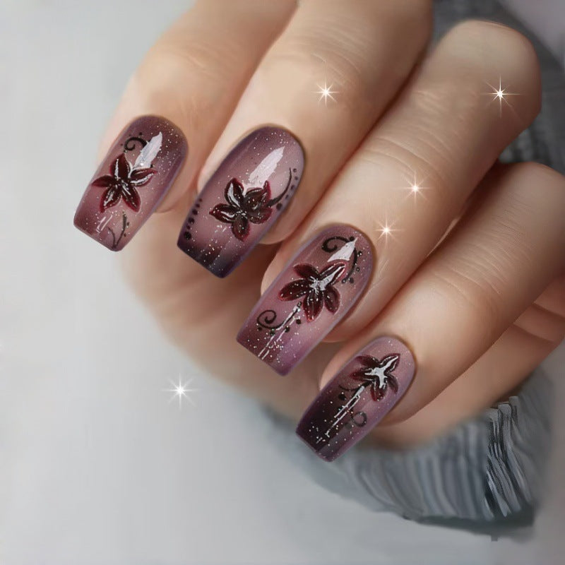 Kunstnägel mit floralen Akzenten Brehn