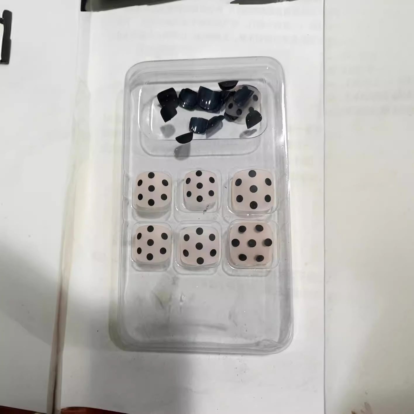 Künstlerisches gepunktetes Press-On Nagel Set Brehn
