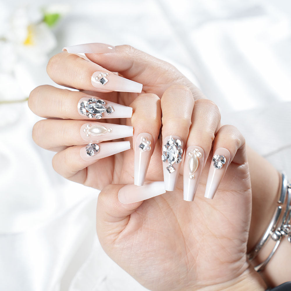 Glamouröse mit Kristallen verzierte Press-On Nail Set Brehn