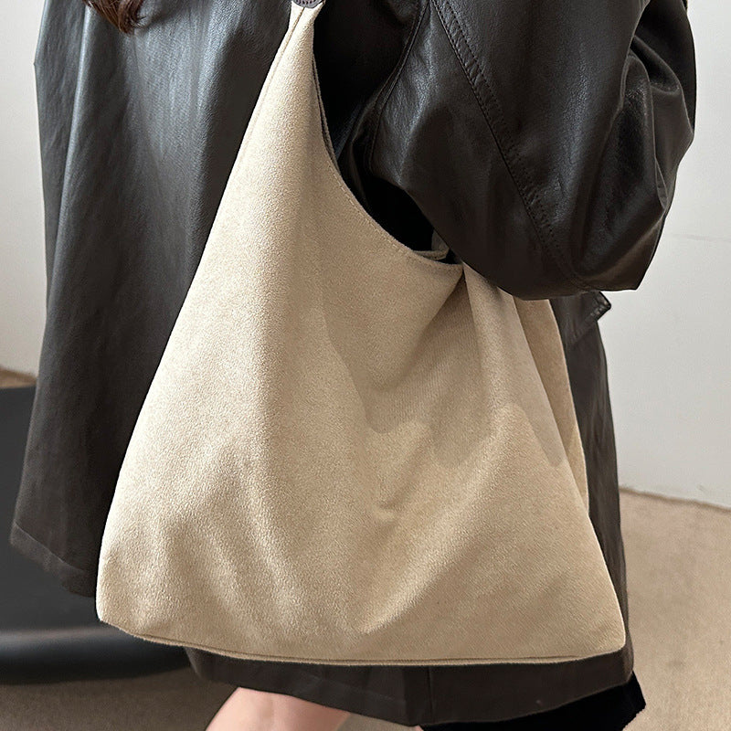 Minimalistische Wildleder Schultertasche