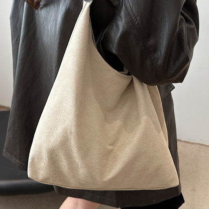 Minimalistische Wildleder Schultertasche