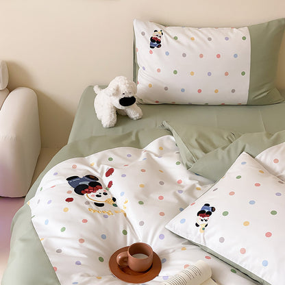 Kinderbettwäsche-Set aus feinem Baumwoll-Mix mit pastellfarbenem Pünktchenprint und Teddy-Applikation
