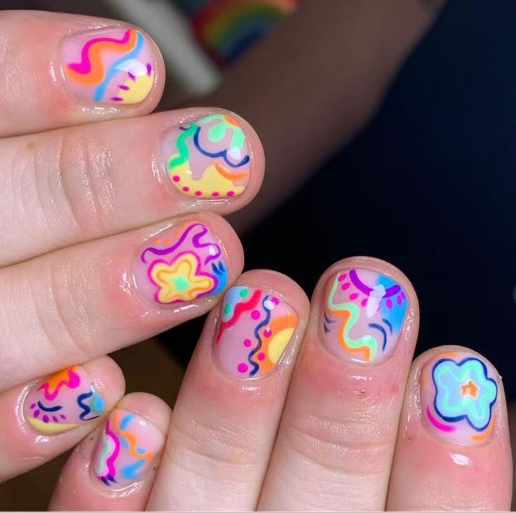 Kunstnagelset mit buntem zur Neonfarben inspirierten Design Brehn