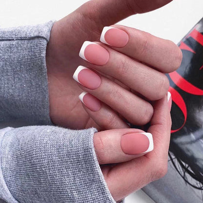 Kunstvolle Nagelverlängerungen mit elegantem Blattmuster Brehn