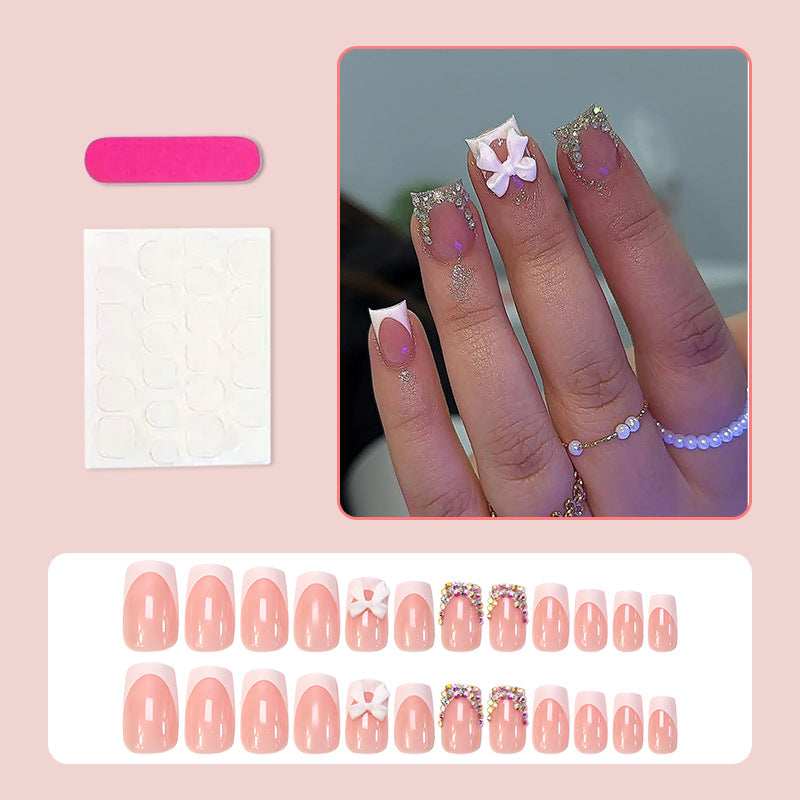 Kunstnagelset mit glamourösen Verzierungen Brehn