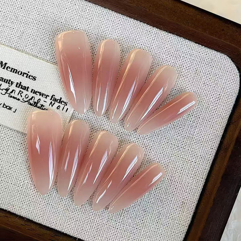 Elegante Kunstnägel im modernen Stiletto-Stil Brehn