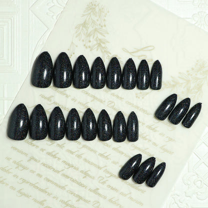 Glamouröse Stiletto Press-On Nägel mit Glitzerfinish Brehn