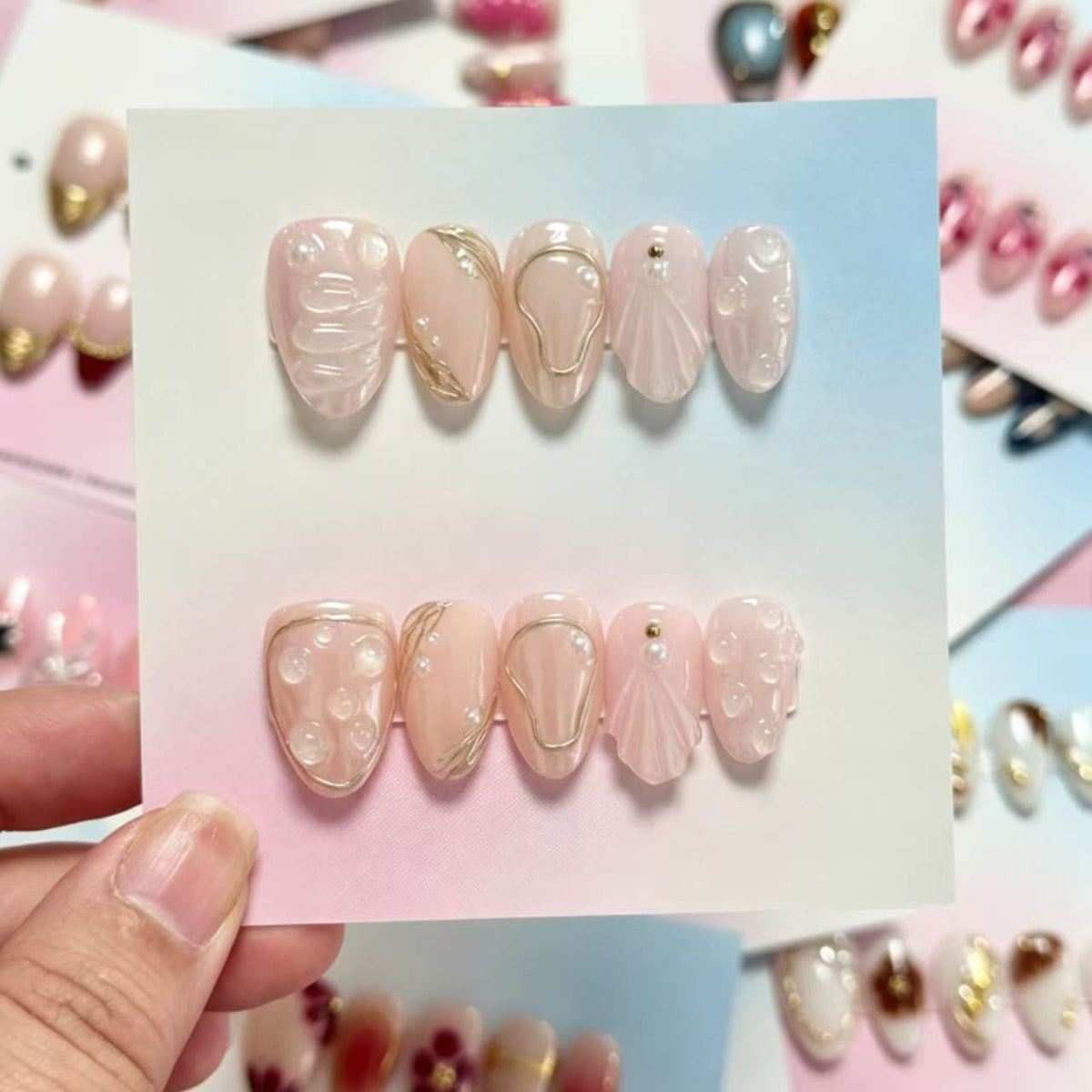 Dekoratives Handgefertigtes Press-On Nagelkunstset mit von Strand inspirierten Designs