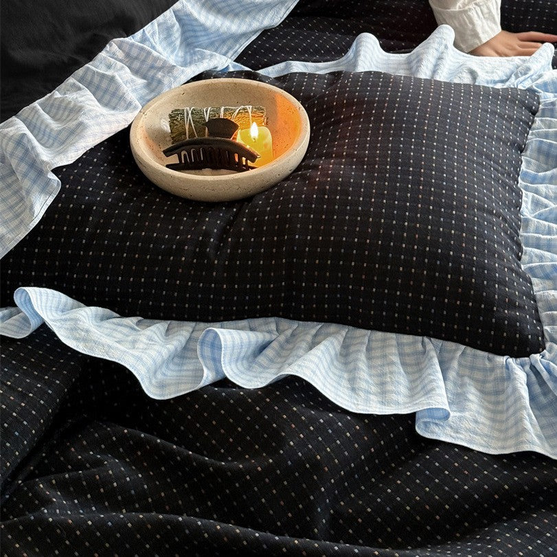 Reversibles Baumwoll-Bettwäschegarnitur mit Volant-Kissen und feiner Steppstruktur