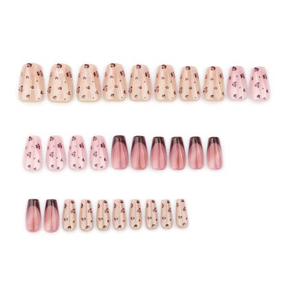 Kunstvolle Nagelverlängerungen mit elegantem Glitzer-Design Brehn