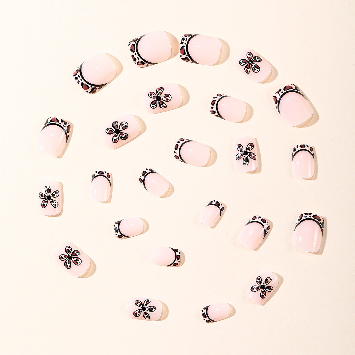 Elegantes florales Akzent-Nagelkunst-Set Brehn
