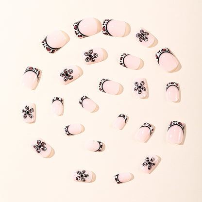 Elegantes florales Akzent-Nagelkunst-Set Brehn