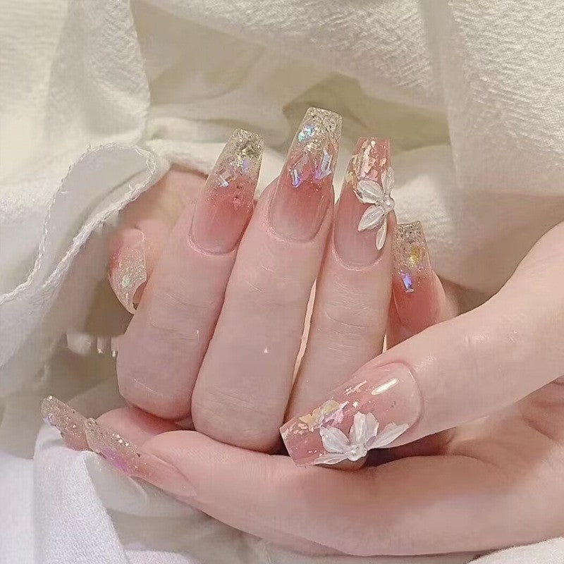 Kunstfingernägel mit Glitzerakzenten und Verspielten Motiven Brehn