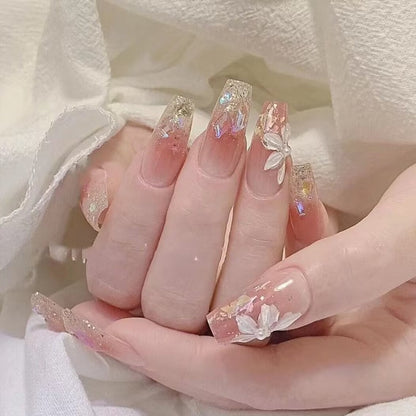 Kunstfingernägel mit Glitzerakzenten und Verspielten Motiven Brehn