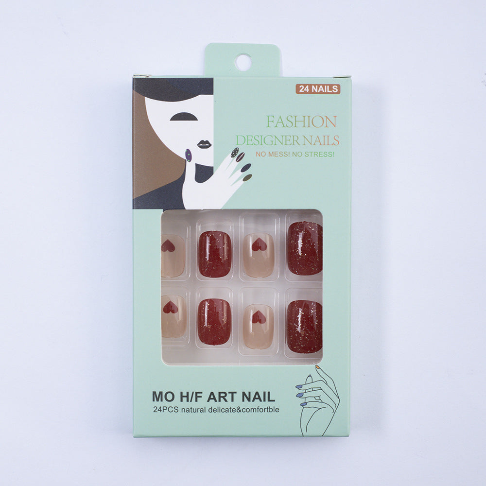 Kunstnagelset mit Herzmotiven und Glitzer Brehn