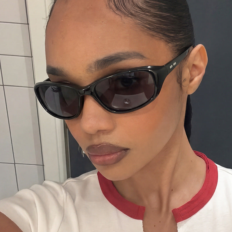 Damen sportliche Sonnenbrille mit breitem, ergonomischem Rahmen Brehn