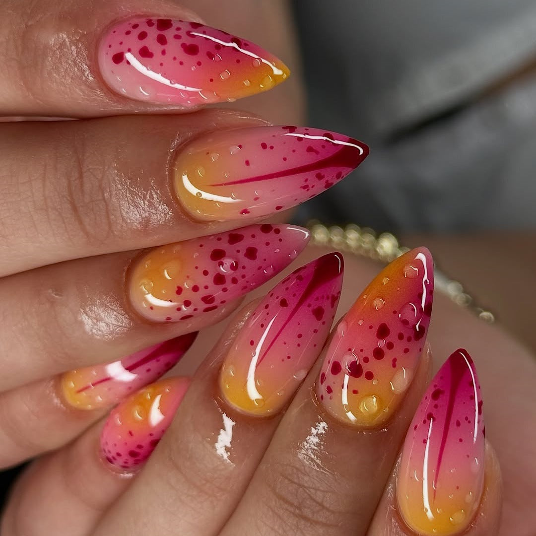 Kreative Kunstnägel mit ansprechend ombre und Glitzer-Effekten Brehn