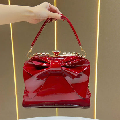 Elegante Handtasche mit Bogenakzent