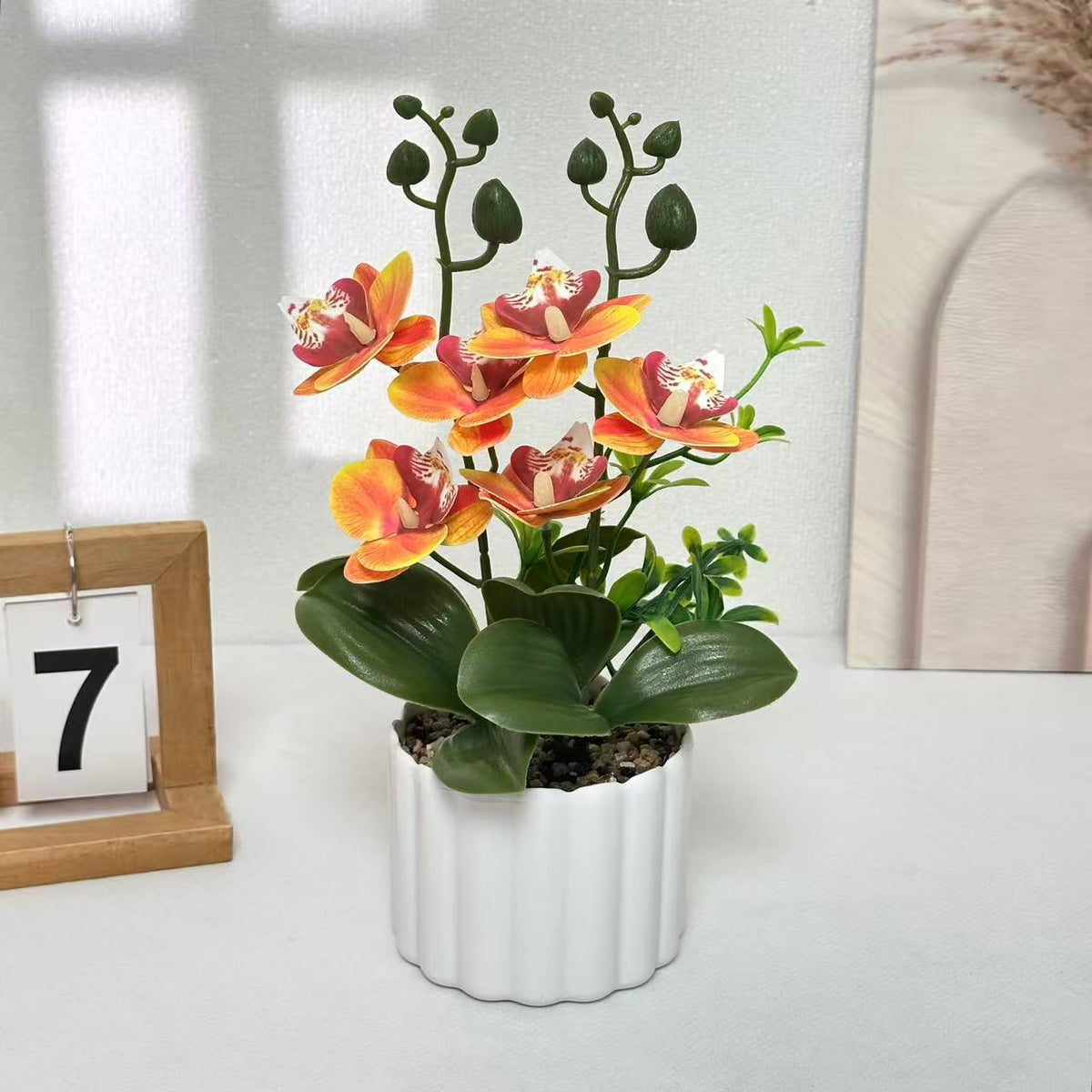 Lebensechte künstliche Orchideenpflanzenanordnung für die Wohnraumpräsentation