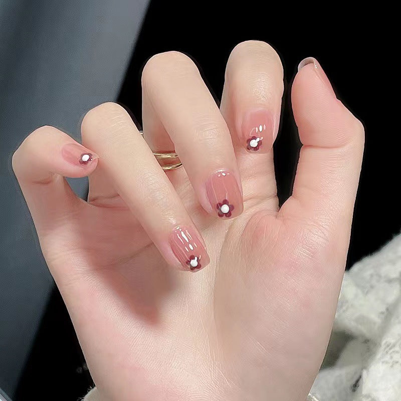 Kunstvolle Nagelkunst mit Blumendekoren Brehn